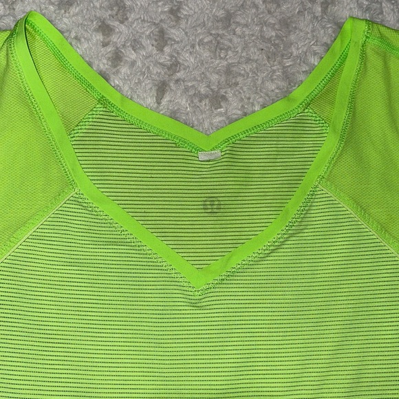 Lululemon Neon Green short sleeve V-Neck Active Shirt IUC. M/L - Picture 4 of 11